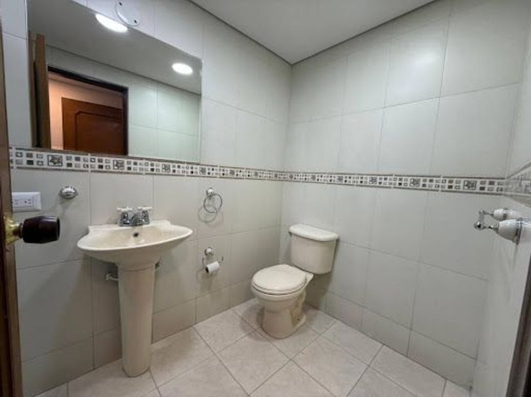 Apartamento de 3 alcobas en venta en Los Rosales, Bogotá, 170 m² · foto 11 de 20