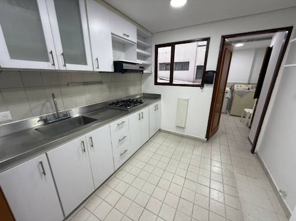 Apartamento de 3 alcobas en venta en Los Rosales, Bogotá, 170 m² · foto 7 de 20