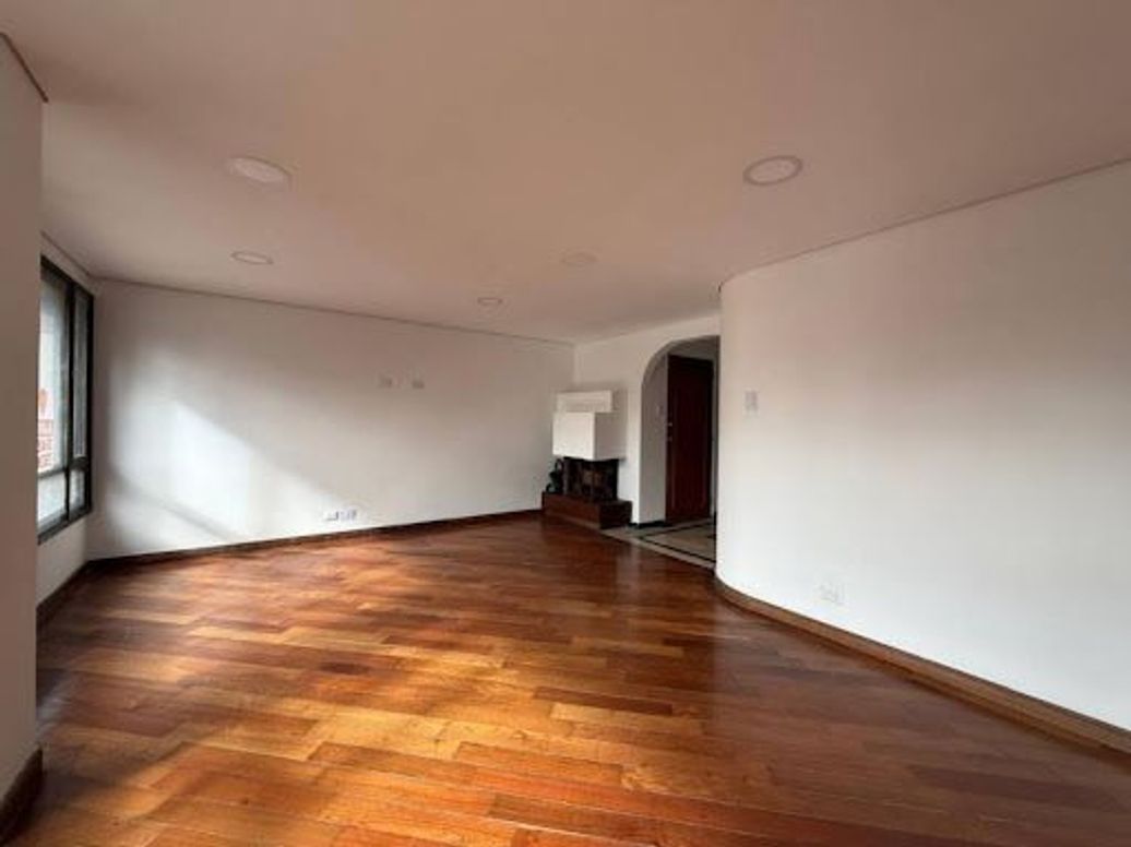 Apartamento de 3 alcobas en venta en Los Rosales, Bogotá, 170 m² · foto 3 de 20
