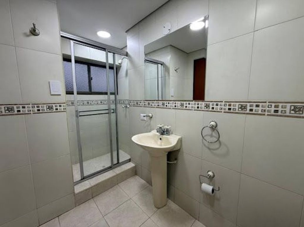 Apartamento de 3 alcobas en venta en Los Rosales, Bogotá, 170 m² · foto 9 de 20