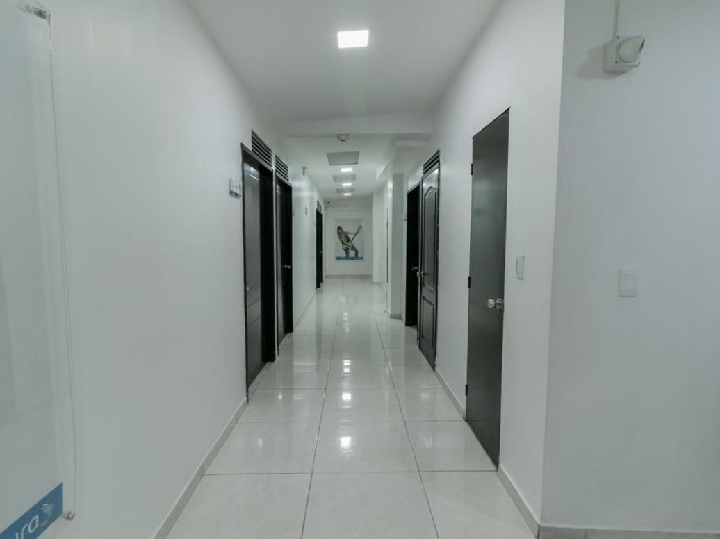 Casa de 15 alcobas en venta en La Calleja, Bogotá, 680 m² · foto 18 de 20