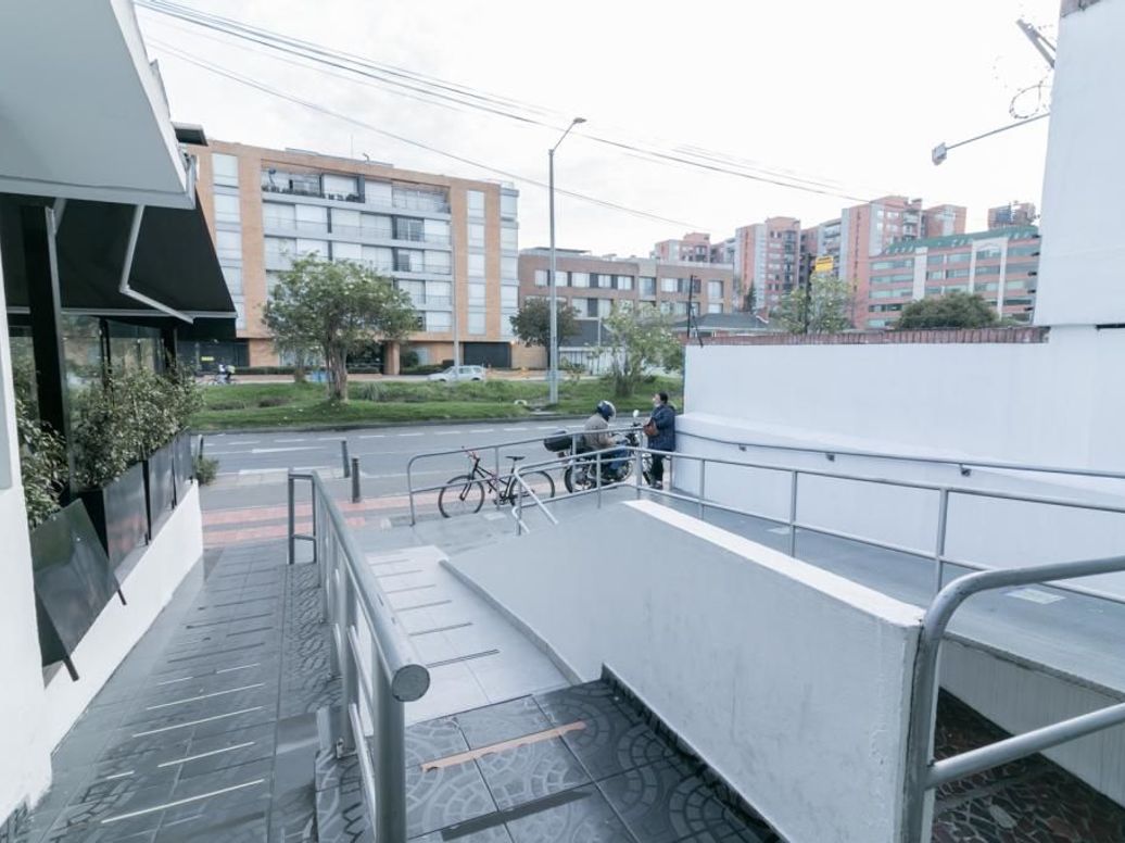 Casa de 15 alcobas en venta en La Calleja, Bogotá, 680 m² · foto 3 de 20
