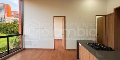 Apartamento en Arriendo en Loma del Escobero - Envigado con 2 habitaciones, 1 clóset,1 vestier, 2 baños, balcón, sala comedor, cocina integral, red de gas, calentador de paso y zona de ropas. Parqueadero cubierto. Área privada de 65m².


Unidad Cerrada con porterías 24 horas, salón social, piscina climatizada, zonas verdes y parqueadero de visitantes.

Nota: aún no han entregado zonas comunes 

Zona campestre, cerca a zonas verdes, supermercados y colegios con fácil acceso a transporte público.
 

¡Conoce los requisitos para arrendar un inmueble con nosotros! 

*NOTA ACLARATORIA: Puede haber diferencias en las áreas suministradas en esta publicación, al momento de la negociación se deben verificar por escrituras públicas debidamente registradas
