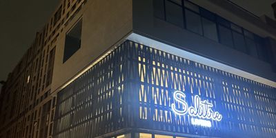 Te presento esta magnífica oportunidad de estrenar apartamento en Salitre Living, un proyecto moderno y vibrante de Constructora Bolívar, ubicado en el occidente de Bogotá, barrio José Joaquín Vargas, sobre la calle 66c con Carrera 60

Este inmueble ofrece confort, estilo y funcionalidad en sus espacios internos, y además un completo conjunto de zonas comunes que lo convierten en una excelente opción para quienes buscan más que solo un apto, buscan comunidad, actividades y espacios de calidad

Disfruta de exclusivas zonas comunes gimnasio  coworking lounge salón social  terrazas BBQ y mirador  zona de mascotas juegos infantiles video room, lavandería, bicicleteros, parqueaderos de visitantes y seguridad 24 7

Ubicación estratégica en Salitre, cerca a parques, centros comerciales y vías principales.
Una gran opción de vivienda o inversión en una de las zonas con mayor valorización de Bogotá.






