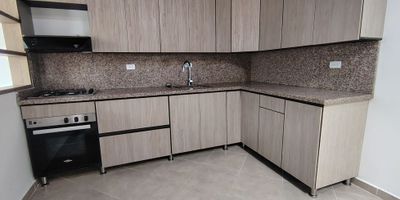 ✨ ¡Gran oportunidad de inversión en El Trianón, Envigado! ✨

Se vende espectacular inmueble de 270 m² construidos sobre un lote de 91 m², con excelente proyección de renta, recién remodelado, desocupado y listo para habitar o desarrollar.

? Características principales:
? Valor: $870.000.000
? Área construida: 270 m²
? Área de terreno: 91 m²
? Impuesto predial anual: $1.400.000
? Posibilidad de desarrollo hasta 5 pisos
? Dos unidades de vivienda:

✅ Casa de 3 pisos (desocupada):

4 habitaciones (todas con closet)

3 baños

1 garaje

Sala de estar + estudio

Zona de ropas

2 balcones

Renta potencial: $3.800.000

✅ Apartamento en el 1er piso:

2 habitaciones

1 baño

Sala-comedor

Cocina integral

Actualmente renta: $1.800.000

? Ingresos totales de renta: $5.600.000 mensuales

? Ubicado en el sector El Trianón, Envigado, una zona residencial tranquila, con alta valorización y fácil acceso a transporte, comercio y servicios.

✨ Ideal para inversionistas: ingresos seguros por arriendo, valorización garantizada y la posibilidad de un proyecto inmobiliario de hasta 5 pisos.

? Contáctanos y agenda tu visita hoy mismo. ¡Esta oportunidad no durará mucho!
