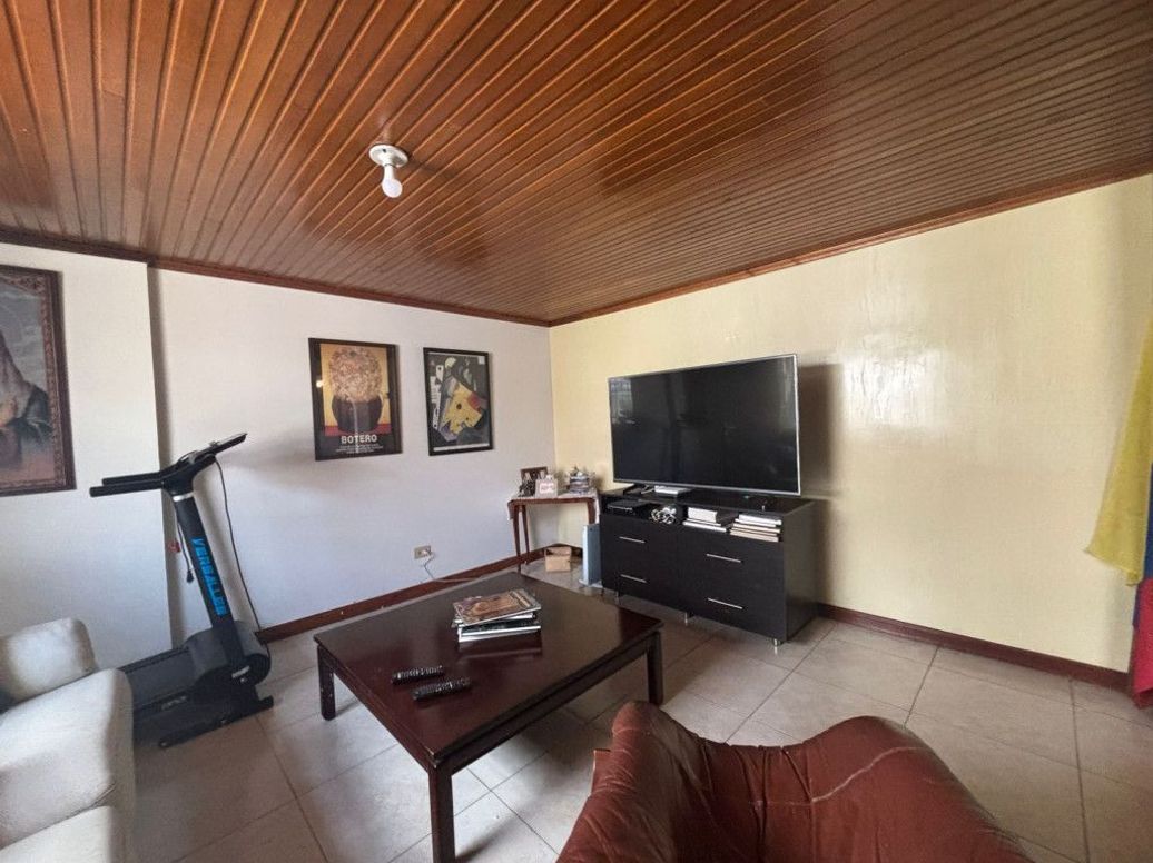 Casa de 4 alcobas en venta en San José Del Prado, Bogotá, 300 m² · foto 9 de 20