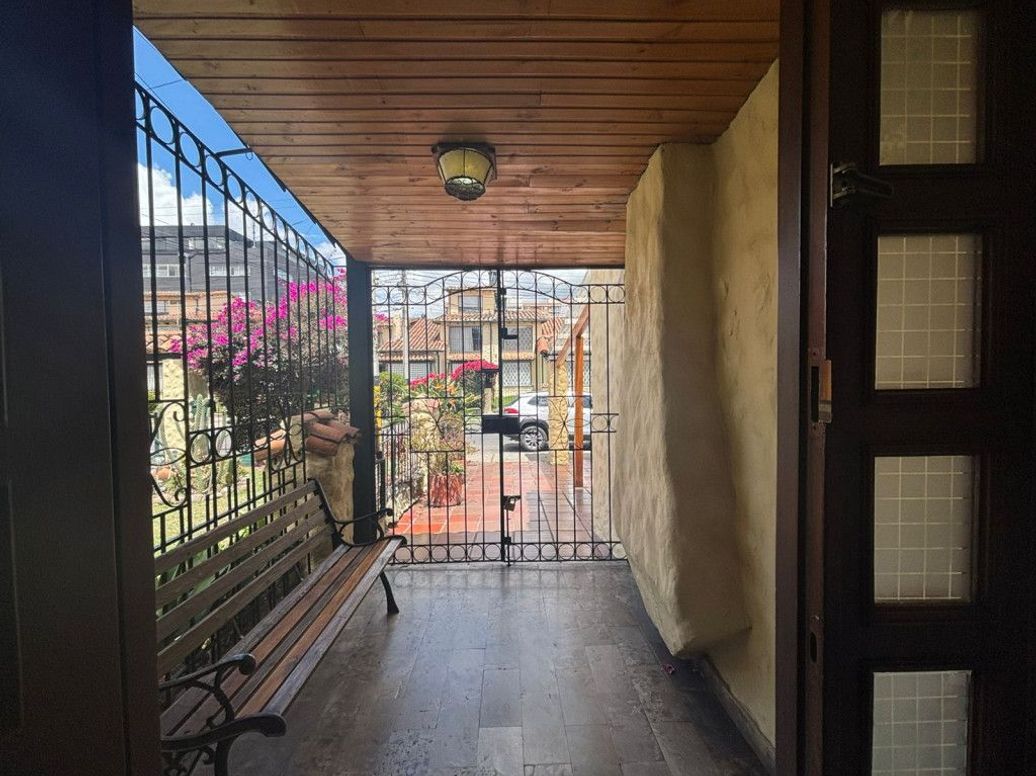 Casa de 4 alcobas en venta en San José Del Prado, Bogotá, 300 m² · foto 4 de 20