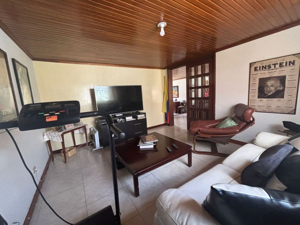 Casa de 4 alcobas en venta en San José Del Prado, Bogotá, 300 m² · foto 10 de 20