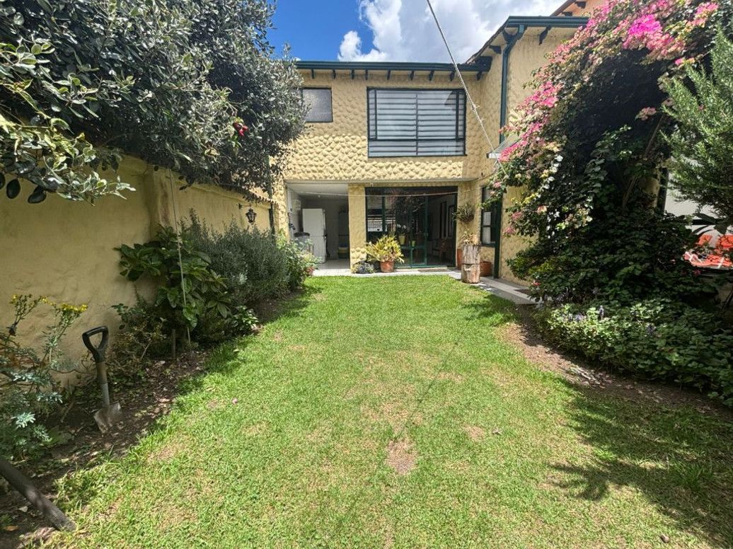 Casa de 4 alcobas en venta en San José Del Prado, Bogotá, 300 m² · foto 2 de 20