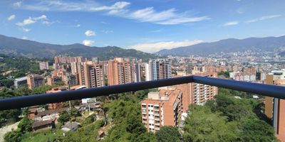 Que esperas para vivir en este amplio y luminoso apartamento, que se caracteriza por su excelente distribucion y estado de conservacion. Ubicado en un sector privilegiado y tranquilo, este hogar es ideal para quienes buscan comodidad y paz. El apartamento cuenta con espacios generosos que permiten una vida funcional y acogedora. La cocina es moderna, Las habitaciones son amplias y ofrecen suficiente luz natural, creando un ambiente calido y relajante. Ademas, la ubicacion es inmejorable: estaras a pocos minutos de supermercados, hospitales e iglesias, lo que facilita tu dia a dia. No pierdas la oportunidad de vivir en un lugar que combina confort, conveniencia y tranquilidad. Agenda tu visita hoy mismo!