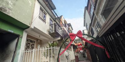 cod 5925 se arrienda apartamento en floridablanca, 2 alcobas, 1 con closet, sala comedor, cocina integral, 1 baño auxiliar, instalacion lavadora, zona ropas, techo en placa y drywall, piso en ceramica.