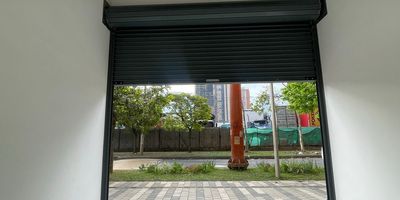 Este espacio ha sido creado para impulsar tus suenos y proyectos. Encuentra aqui el local ideal en Niquia, Bello, una de las zonas de mayor desarrollo, proyeccion y valorizacion del area metropolitana. Cuenta con un respaldo poblacional en un rango de 1000 metros de 93.000 en promedio, multiples vias de acceso y una excelente oferta de transporte publico que garantiza el flujo constante de clientes. Contactanos y recibe la asesoria de nuestros expertos para que tu negocio crezca en el lugar perfecto!