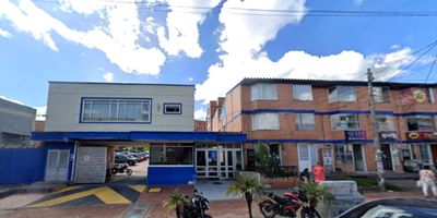 Vendo Apartamento de  33M², con vista exterior, ubicado en un 5to piso, acceso por escaleras. Consta de 2 habitaciones, 1 baño, sala comedor, cocina integral y zona de lavandería. Tiene piso cerámico en todas sus zonas. El conjunto cuenta con salón comunal, zonas verdes, parque infantil, zona BBQ y vigilancia privada las 24 horas. Cerca a centro comercial Altavista ; cerca a almacenes de cadena Tienda D1, Tienda Ara, Éxito; cerca a colegio Juan Luis Londoño IED - La Salle; cerca a estación del Portal Usme; Vías de acceso por la Avenida Caracas y Calle 65C Sur.