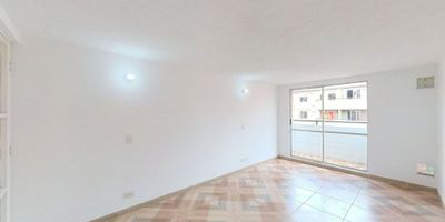 Apartamento en Venta en Los Álamos

Se vende hermoso apartamento en el conjunto residencial Los Álamos, una excelente oportunidad para vivir en una zona tranquila y de alta valorización.

Características del Inmueble:


 
 Área: 54 m²
 
 
 Ubicación: 4to piso, con una agradable vista interior.
 
 
 Distribución: 3 habitaciones, 2 baños, sala-comedor, cocina integral y zona de lavandería.
 
 
 Acabados: Piso cerámico en todas las áreas del apartamento, facilitando su mantenimiento y limpieza.
 


Amenidades del Conjunto: El conjunto residencial ofrece seguridad y zonas de esparcimiento para toda la familia:


 
 Gimnasio equipado.
 
 
 Salón comunal para eventos.
 
 
 Extensas zonas verdes.
 
 
 Parque infantil.
 
 
 Vigilancia privada las 24 horas.
 


Ubicación Estratégica: La propiedad se encuentra en una ubicación privilegiada, en una zona de fácil acceso con vías principales como la Transversal 22. Está cerca de centros comerciales como Megacity y La Paz, almacenes de cadena como Metro y Colsubsidio, el colegio San Juan Bautista y el estadio Héctor "El Zipa", brindando una gran oferta de servicios y entretenimiento a tu alcance.

¡Una oportunidad que no puedes dejar pasar! Solicita una visita guiada para conocer tu futuro hogar. Para más información o para agendar una cita, contáctanos.
