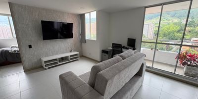 Venta de apartamento en unidad cerrada, ubicado en Envigado, Las Antillas. 
Pedido $460 millones

Piso 12 
Estrato 4
Área 67.49 m2
Parqueadero y cuarto útil
2 habitaciones posible tercera
Cocina abierta, Zona de ropas, Balcón 

La unidad cuenta son zonas comunes: Piscina para adultos y niños con calefacción, Juegos infantiles, Sala de cine, Bolos, Gimnasio, Mesa de ping pong, Zona para mascotas 

Administración $445.300
Predial $1.900.000 anual