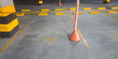 Se vende parqueaderos en conjunto residencial Ciudad Hayuelos en Tunja Boyacá, cada espacio tiene un área de 10.57 m2 área promedio de un espacio ideal para vehículos pequeños y medianos. camionetas caben depende de su tamaño. cada parqueadero cuenta con matricula independiente. 