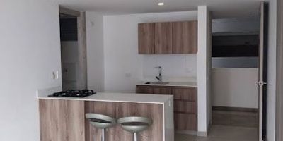 Apartamento en Arriendo Ubicado en Ciudad del Rio, Una zona estratégica. Sus comodidades son : 1 Alcoba con Vestier, Sala comedor, 1 balcón, cocina integral con gas por red, Barra Americana, zona de ropas independiente, 2 baños, Piso en Porcelanato y Madera Laminada.
Canon de Arrendamiento $3400.000 cita : jhovan posada 3013959118