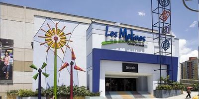 Local ubicado en el centro comercial Los Molinos, Fáciles vías de acceso y al transporte publico de la ciudad. Excelente para inversionista. Código Abad Faciolince LOC589, SIMI 585-24821, asesor Carlos Echeverry cel., 313 674 7493.