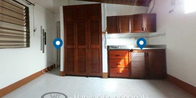 Inmueble ubicado cerca al primer parque de Laureles cuenta con, red de gas y agua caliente, con fácil acceso a vías principales. Cuenta con rutas integradas del metro, estaciones encicla del metro y buen flujo de transporte público, cercano a centros recreativos culturales Estadio, C.C. Unicentro, Exito de Laureles, Makro, Homecenter, cerca al área comercial del barrio Laureles La setenta y San Juan, a tres cuadras de la Universidad Pontificia Bolivariana, estaciones de gasolina, guarderías y colegios, no se aceptan perros, sin parqueadero.