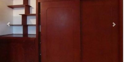 Inmueble ubicado cerca al primer parque de Laureles cuenta con, red de gas y agua caliente, con fácil acceso a vías principales. Cuenta con rutas integradas del metro, estaciones encicla del metro y buen flujo de transporte público, cercano a centros recreativos culturales Estadio, C.C. Unicentro, Exito de Laureles, Makro, Homecenter, cerca al área comercial del barrio Laureles La setenta y San Juan, a tres cuadras de la Universidad Pontificia Bolivariana, estaciones de gasolina, guarderías y colegios, no se aceptan perros, sin parqueadero.