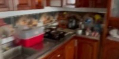 OPORTUNIDAD EXCELENTES ACABADOS SE VENDE EN $300 MILLONES CASA DE 3 PISOS UNIFAMILIAR BARRIO 20 DE JULIO POR EL SECTOR DE COMFANDI EL PRADO ESTRATO 3
PRIMER NIVEL GARAJE SALA COMEDOR COCINA INTEGRAL BAÑO
SEGUNDO PISO 3 HABITACIÓNES 2 BAÑOS 
TERCER PISO
HABITACION PRINCIPAL CON BAÑO Y VESTIER
ZONA DE OFICIOS .
AREA CONSTRUIDA 156 METROS