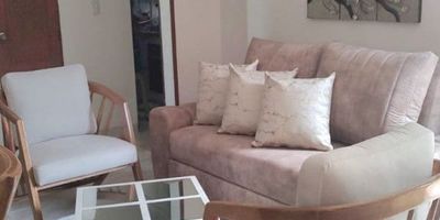 se  vende este hermoso apartamento con excelente ubicación en el norte de Cali ,acceso rápido a vías principales, cerca a la estación del MIO de  Vipasa practico para moverse en la ciudad, supermercados y tiendas a poca distancia, para compras del día a día sin complicaciones, zona residencial con tranquilidad, ideal para personas que prefieren paz tranquilidad y por ser primer piso para personas mayores que necesiten fácil acceso y confort, unidades cercanas con zonas verdes, espacios de esparcimiento, juegos ,lo que les aporta calidad de vida, buena relación cercanía/precio ya que esta cerca pero sin estar en el centro congestionado.

contáctame para visitar este precioso apartamento que es el ideal que estas buscando,  Yuli Benavides 3150588895 wasap y llamadas.