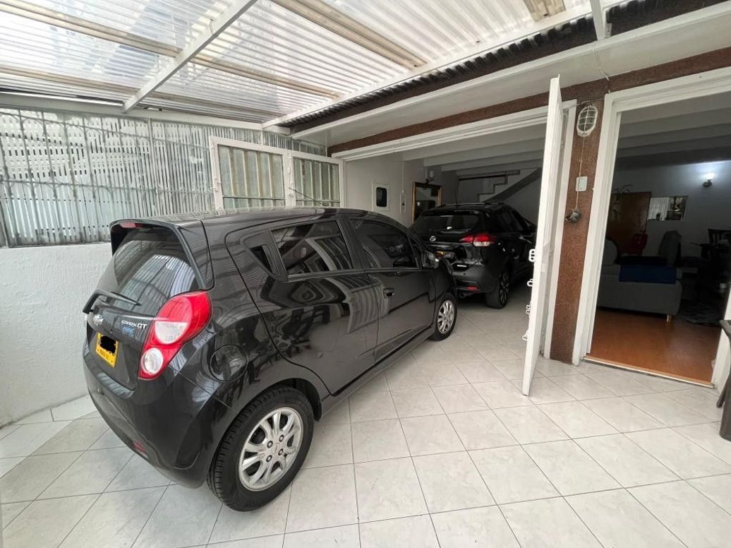 Casa de 4 alcobas en venta en La Estrada, Bogotá, 240 m² · foto 3 de 20
