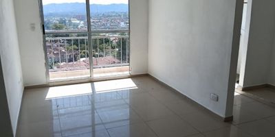 ¿Buscas un apartamento en una de las zonas más atractivas de Rionegro? ¡Este es el lugar ideal para ti! Ubicado en el departamento de Antioquia, este hermoso apartamento cuenta con una construcción de 55.70 M2, distribuida en 2 cómodas alcobas y 2 baños completos, ideales para disfrutar en familia o como inversión para alquilar. ¡No esperes más y conoce esta gran oportunidad!

Una de las ventajas de este apartamento es que admite mascotas, lo que te permitirá tener un compañero peludo en tu hogar sin preocupaciones. Además, cuenta con todas las comodidades que necesitas para una vida confortable: agua caliente, un amplio balcón con una vista panorámica que te permitirá relajarte y disfrutar del aire fresco, y una zona de lavandería para cumplir con tus tareas domésticas sin esfuerzo.

¡Prepárate para sentirte como en un hotel de lujo en tu propia casa! Este apartamento cuenta con detalles de alta calidad, como baños auxiliares y un baño en la habitación principal, calentador, clósets para mantener tus pertenencias organizadas, y una moderna cocina integral equipada con todo lo necesario para preparar deliciosas comidas. Además, cuenta con doble ventana y suelo de cerámica / mármol, lo que mantendrá tu hogar fresco y acogedor en todo momento.

Pero eso no es todo, este apartamento también está rodeado de excelentes servicios en sus alrededores. Gracias a su acceso pavimentado, ascensor y parqueadero, no tendrás problemas para moverte dentro de la urbanización y en los alrededores. Además, su ubicación te permitirá estar cerca de centros comerciales, zonas urbanas, colegios / universidades y transporte público cercano, ideal para aquellos que buscan comodidad y dinamismo en su día a día.

¡Esta es tu oportunidad de vivir en una de las mejores zonas residenciales de Rionegro! Esta urbanización cerrada cuenta con todas las amenidades que necesitas para disfrutar de tu tiempo libre: una piscina para refrescarte en los días caluroso