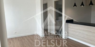 Apartamento en ARRIENDO Y/O VENTA
Comodidad, ubicación, zonas comunes en construcción.
Descubre este hermoso apartamento ideal para disfrutar en familia:
Sala comedor2 alcobas1 estudio abierto&nbsp;2 Closet2 bañosCocina integralZona de ropasCalentador a gasPiso en cerámicaParqueaderos comunes
Unidad cerrada con portería 24 horas, ubicado en una excelente zona residencial, rutas de transporte, supermercados, zonas deportivas, colegios, farmacias, a 10 minutos del aeropuerto José maria Córdoba , a 15 minutos del parque de Rionegro.
¡Para más información y agendar tu cita!Contáctanos al 3156901885Desarrollo Inmobiliario del Sur – Tu hogar, nuestra pasión