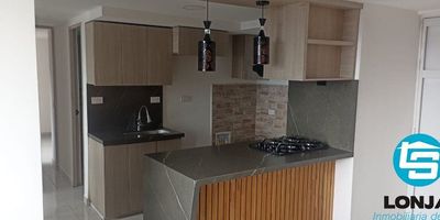 Cómodo apartamento ubicado en robledo, pajarito para la venta, cuenta con un área 58mts, 3 habitaciones, 3 closet, 2 baños, sala comedor, cocina integral con red de gas, balcón, zona de ropas.Disponible a partir de mayo del 2026.
unidad con: Zona bbq, piscinas, zona verde, parqueadero, canchas, salón social.

Cerca de: rutas de trasporte y supermercados.