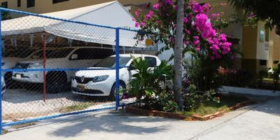 Lote en Arriendo/venta ubicado en el norte de barranquilla en el sector el porvenir, ofrece soluciones ajustadas a las necesidades de las empresas del comercio exterior y es un punto estratégico para conquistar los mercados nacionales e internacionales, cuenta con un área de 560 mt2, lo compone una amplia oficina, baño auxiliar, zona de parqueo, disponible para ser acondicionado y restructurado, cómodas vías de acceso y facilidad al transporte publico cercano, sobre el sector puede encontrar colegios, clínicas, almacenes de cadena, centros comerciales cercanos, rutas de buses