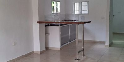 Venta piso 3 barrio Valle de los caballeros, servicios independientes,3 habitaciones, salacomedor, cocina, zona de ropas,2 baños, entrada independiente.

servicios independientes 