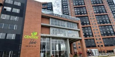 Esta acogedora propiedad cuenta con una amplia habitación, un baño completo, y una cocina integral abierta, ideal para quienes buscan un espacio funcional y contemporáneo. La excelente iluminación natural y la altura ofrecen una vista privilegiada, perfecta para disfrutar de atardeceres únicos.
Ideal para profesionales, parejas o personas que valoran la tranquilidad, el diseño moderno y la ubicación estratégica.
Características principales:

Área bien distribuida
Cocina integral tipo americano
Piso alto (19) con vista exterior
Acabados modernos y excelente esta Cod: 4937