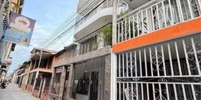 Vendo casa de 3 pisos 
B/o los cerezos  al oriente de Cali
Generando rentan 
1 piso 
Cuanta con 
2 alcobas
1 baño 
Sala comedor 
Cocina 
Patio 

2 piso 
Cuanta con 
2 alcobas
1 baño 
Sala comedor 
Cocina 
Patio 
3 piso
En obra gris 
Para instalar 
Agua, luz y gas 
Cuanta con 
2 alcobas
1 baño 
Sala comedor 
Cocina 
Patio 
Gradas por fuera 
Ante jardín 
Balcón 

VENTA SOLO DE CONTADO