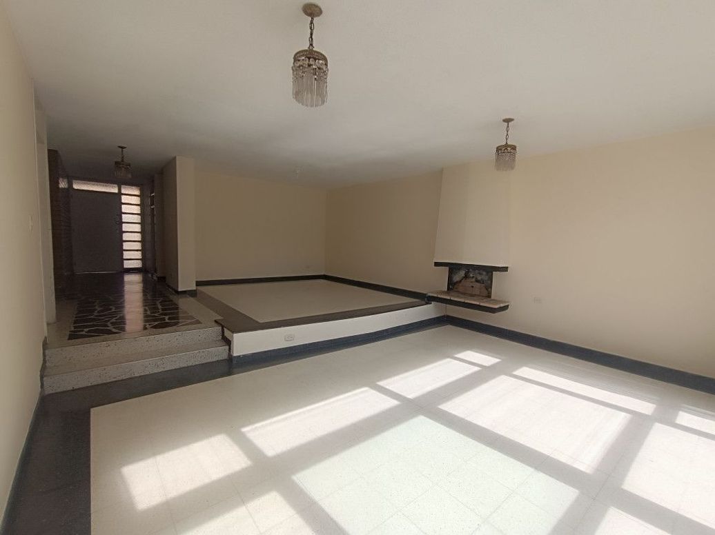 Casa en arriendo en Estoril, Bogotá · foto 2 de 20