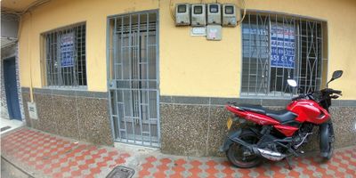 ¡Apartamento en arriendo en Bello, Antioquia!
Amplio inmueble de 150 m² ubicado en tranquila zona residencial, con excelente iluminación y seguridad. Cuenta con 4 alcobas, 1 baño, armarios empotrados, clósets, depósito, zona de lavandería, doble ventana y pisos en cerámica/mármol.

Disfruta de una hermosa vista panorámica, patio, terraza y espacios adicionales como hall de alcobas y trastero. Acceso pavimentado y ubicación estratégica cerca de zona urbana, supermercados, colegios, universidades, parques y transporte público.

Ideal como vivienda familiar, bifamiliar o incluso para uso comercial gracias a su amplitud y ubicación sobre vía principal.

¡Contáctanos para agendar tu visita y conocer este excelente apartamento!
