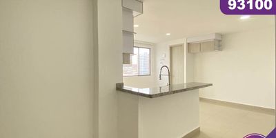 Apartamento en arriendo ubicado en el barrio Los Alpes, el apartamento se encuentra en sexto piso con un área aproximada de 67mt2 distribuidos en 2 habitaciones, 2 baños, balcón, cocina integral y buena distribución en sus áreas con amplios y cómodos espacios, fresco y acogedor, su entorno es tranquilo y residencial con cómodas vías de acceso y sobre el sector puede encontrar, parques, colegios, restaurantes y droguerías cercanas.