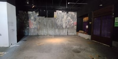 Alberto Alvarez ofrece Local comercial en arriendo, Ubicado en Centro Comercial. Con un area de 172m2, este local esta disenado para optimizar tu entorno laboral. ideal para acondicionar modulos y puestos de trabajo, con excelente vitrina, asegurando un ambiente eficiente y organizado, este local se encuentra ubicado cerca a vias principales Como la KR 65, Autopista Norte, sistema integrado del metro. No pierdas la oportunidad de establecer tu negocio en un entorno que combina funcionalidad, estilo y accesibilidad. Contactanos para mas detalles y agenda una visita con nuestros asesores expertos. Canon $25.000.000 + IVA + Admon..