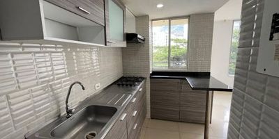 GLOBAL JURIDICA INMOBILIRIA, alquila inmueble en la unidad guabina salento, cuenta con tres  habitaciones con closet  ,  dos baños ,sala comedor, cocina es excelente estado, zona de oficios ,zonas comunes , parqueadero comunitario queda cerca de universidades,   colegios 1067-2092