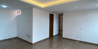 En Arriendo Apartamento en Chia Conjunto Riviera Área 52 m2 Piso 6 NO Ascensor 2 habitaciones 2 baños Sala comedor Cocina integral Zona de ropas Zona de estudio  Parqueadero Comunal sortero Características externas Gimnasio Salón Social Parqueadero visitantes Vigilancia 24 horas zonas coworking zona de bbq sector residencial sector comercial facilidad de transporte parques cercanos