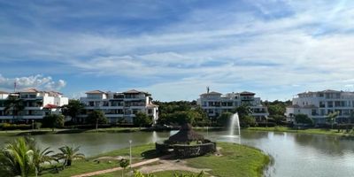 ¡Oportunidad única! Apartamento en venta en Cartagena - Laguna Club

Se vende espectacular apartamento de 160 m² ubicado en el exclusivo conjunto Laguna Club, una zona en constante valorización al norte de Cartagena.

Este amplio y luminoso apartamento cuenta con:


 
 3 cómodas alcobas
 
 
 2 baños completos
 
 
 Estudio ideal para trabajar o estudiar desde casa
 
 
 Alcoba de servicio con baño privado
 
 
 Espacios generosos, bien distribuidos y con excelente ventilación
 
 
 Vista al norte, ideal para disfrutar de la brisa y la luz natural
 


Ubicado en un conjunto residencial con excelente urbanismo, zonas comunes, vigilancia 24/7, y rodeado de naturaleza, es perfecto para familias que buscan tranquilidad, confort y buena inversión.

¡No dejes pasar esta oportunidad de vivir o invertir en una de las zonas con mayor proyección de Cartagena!
