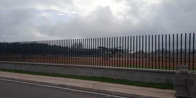 Descubre este exclusivo lote ubicado en una de las zonas más prestigiosas de la ciudad. Con una extensión de 70 metros cuadrados, este terreno ofrece una oportunidad única para construir la casa de tus sueños. Su ubicación privilegiada garantiza tranquilidad y seguridad, convirtiéndolo en el lugar ideal para establecer tu hogar. No pierdas la oportunidad de invertir en este prometedor proyecto inmobiliario. ¡Contáctanos para más información!