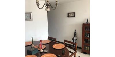 ¡Una oportunidad ideal para vivir como siempre soñaste!

Vive con comodidad, seguridad y estilo en este apartamento de 85 m². Disfruta de tres (3) alcobas con closet, sala comedor con balcón, estudio, hall, cocina integral y dos (2) baños, además de zona de ropas y depósito. El edificio te ofrece ascensor, garaje, planta eléctrica y portería 24 horas, para que tengas todo lo que necesitas en un solo lugar.

Cod inmo: 14966 Manizales, Caldas
