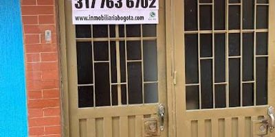 Presentamos excelente apto en arriendo de 2  habitaciones 1 baño cocina area de ropas con muy buena ubicación sobre la carrera 110 No 143-25 en lombardia. En la zona encontrará restaurantes, centros comerciales plaza imperial,centro suba exito acceso fácil a transporte público.  Paola Becerrainmobiliariabogota.com o al telefono 3177636702 El equipo de Inmobiliaria Bogotá está comprometido a brindar una experiencia de vida excepcional para nuestros clientes desde el momento en que se unen a nuestra comunidad