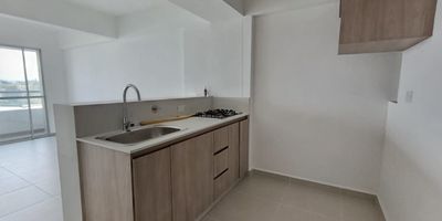 Este apartamento en arriendo para estrenar,  es la oportunidad que estabas esperando! Ubicado en una zona estrategica, cerca de supermercados, colegios, transporte publico y con facil acceso a las principales vias de la ciudad, combina comodidad y funcionalidad. Cuenta con espacios amplios, excelente iluminacion natural y un diseno moderno que te hara sentir en casa desde el primer momento. No dejes pasar esta oportunidad unica de vivir en una ubicacion privilegiada! Que esperas para contactarnos? Estamos listos para ayudarte a encontrar tu nuevo hogar
