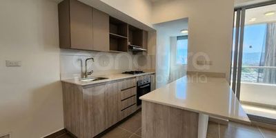 472-8154 Conaltura Inmobiliaria ofrece en arriendo apartamento nuevo en Ciudad del Rio, 64 m2,  3 alcoba con vestier, 3 baños, sala comedor, balcón, cocina integral, horno, estufa y calentador a gas, zona de ropas, parqueadero cubierto doble lineal sencillo y cuarto útil. Ubicado en conjunto cerrado, zonas comunes en construcción, muy central, cerca a las torres médicas, cerca al bancolombia principal, a 10 minutos del CC Premium plaza y punto clave, estaciones del metro cerca, buenas rutas de transporte, cerca a la Av El Poblado y Las Vegas, cerca a CC como premium plaza y punto clave. Una excelente opción para usted.