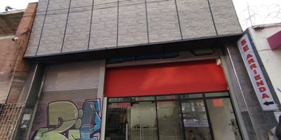 Local en arriendo,ubicado en el corazon de Fontibon, frente al Parque Central, en una zona altamente comercial rodeada de centros comerciales, bancos, colegios, universidades y almacenes de cadena.
Cuenta con excelentes vias de acceso como la Carrera 100, Avenida Calle 13 (Variante), Avenida La Esperanza y Avenida El Dorado, ademas de un optimo transporte publico al encontrarse muy cerca del Portal Dorado.
Una ubicacion estrategica ideal para cualquier tipo de negocio gracias a su alto flujo peatonal y vehicular.
Contactanos para agendar tu cita