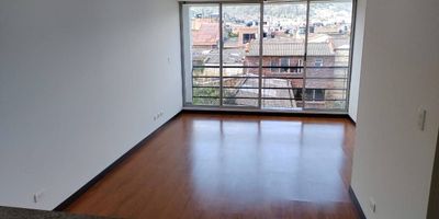 
Se vende apto de 110 mtrs
Ubicado en Zipaquirá Cundinamarca, consta de 3 alcobas con closet,
3 baños, sala, comedor, estudio, cocina integral tipo americano, patio, studio, holl, parqueadero cubierto, depósito, balcon todo el frente, el edificio cuenta con  conserje, ascensor, terraza para eventos, esta ubicado en zipaquira, julio caro frente a las canchas y el arena sal