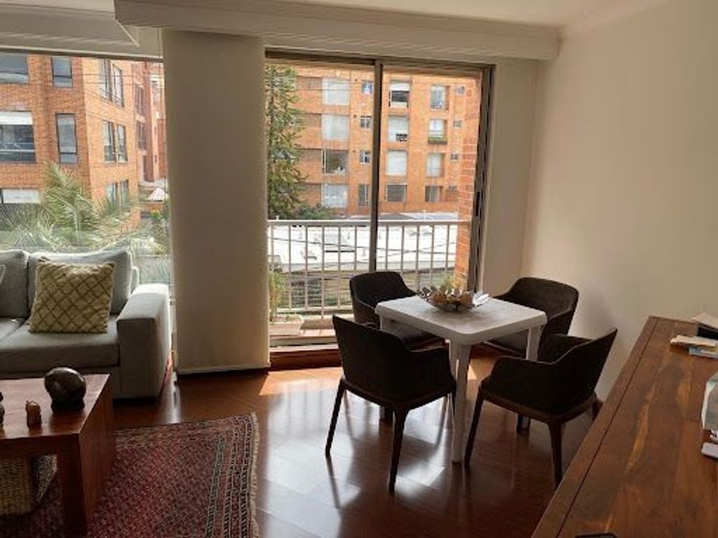 Apartamento de 3 alcobas en venta en Chico, Bogotá, 92 m² · foto 2 de 9