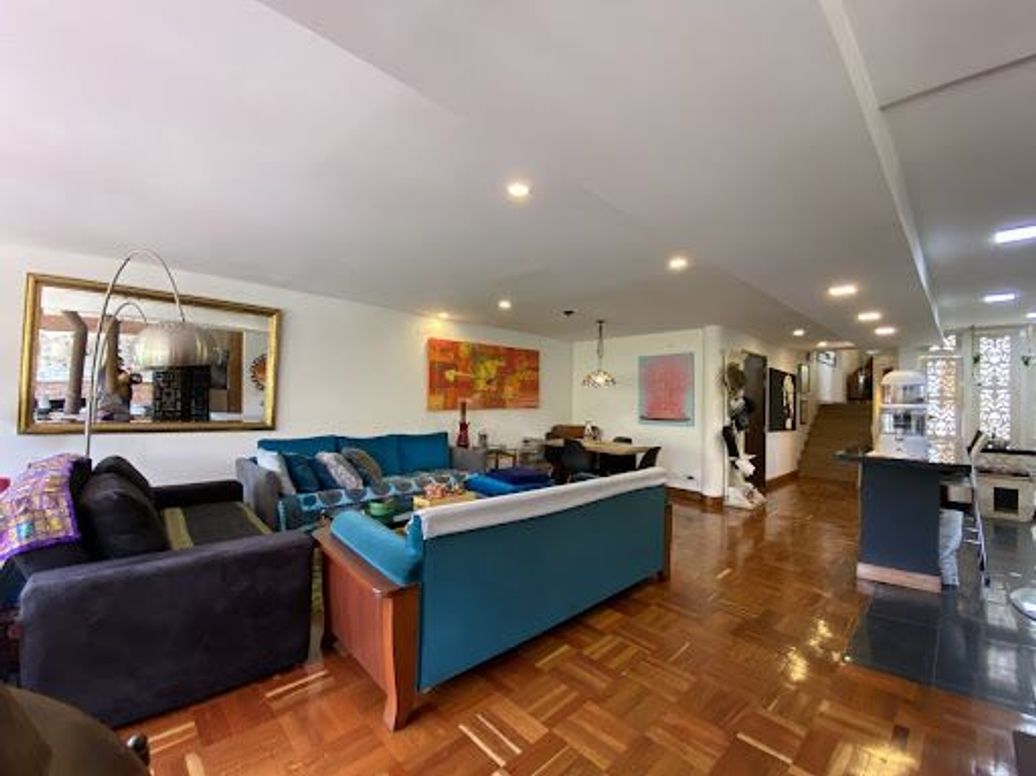 Apartamento de 2 alcobas en venta en El Retiro, Bogotá, 148 m² · foto 2 de 10